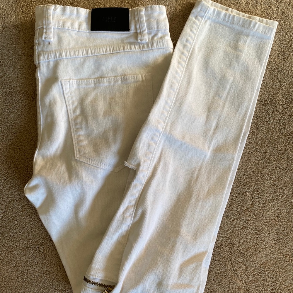 Knee Cut Skinny Jeans